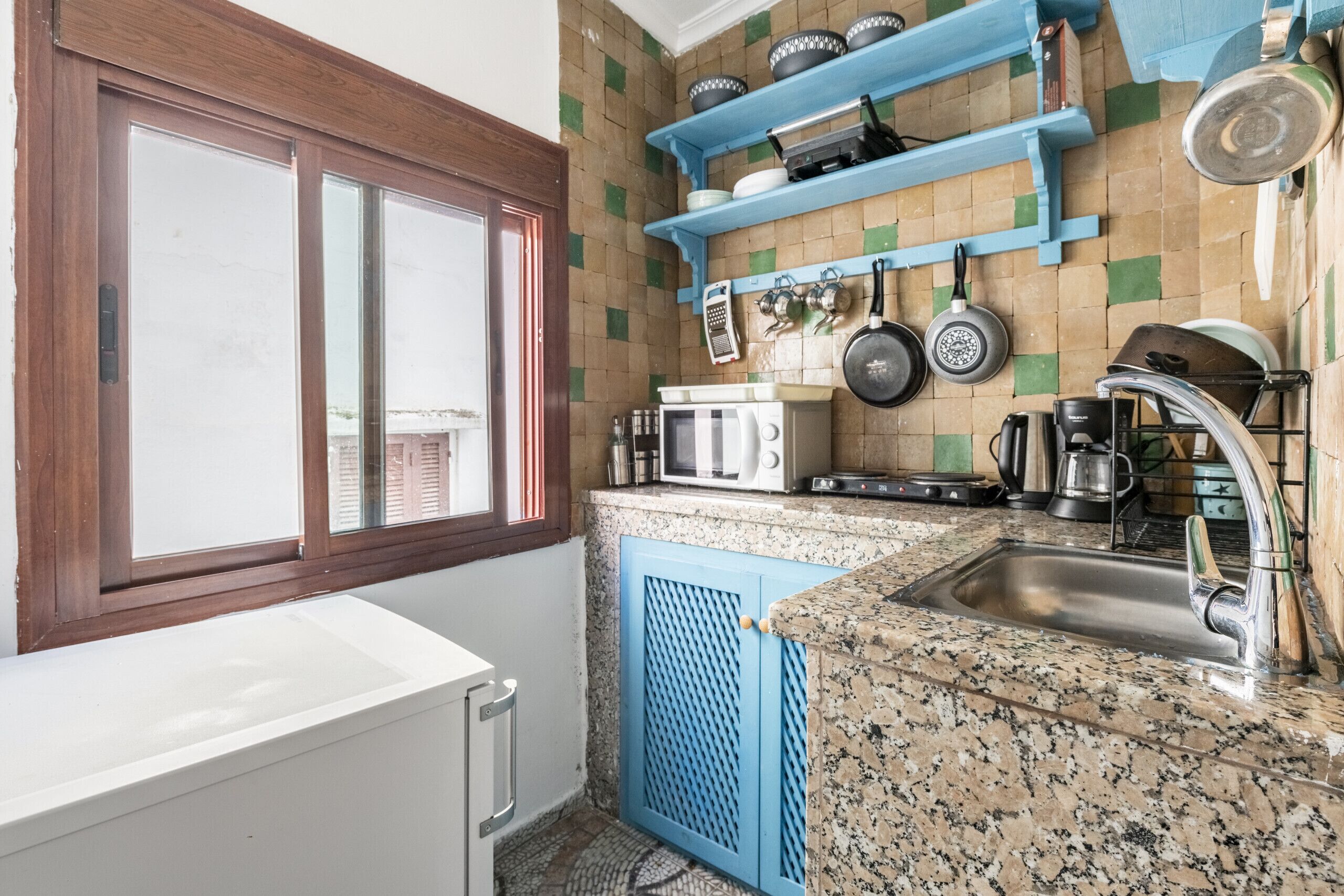 冰箱、微波炉、茶具/咖啡用具、电热水壶