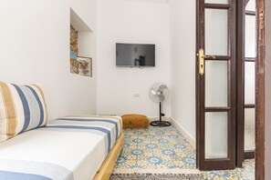 Iron/ironing board, free WiFi, bed sheets