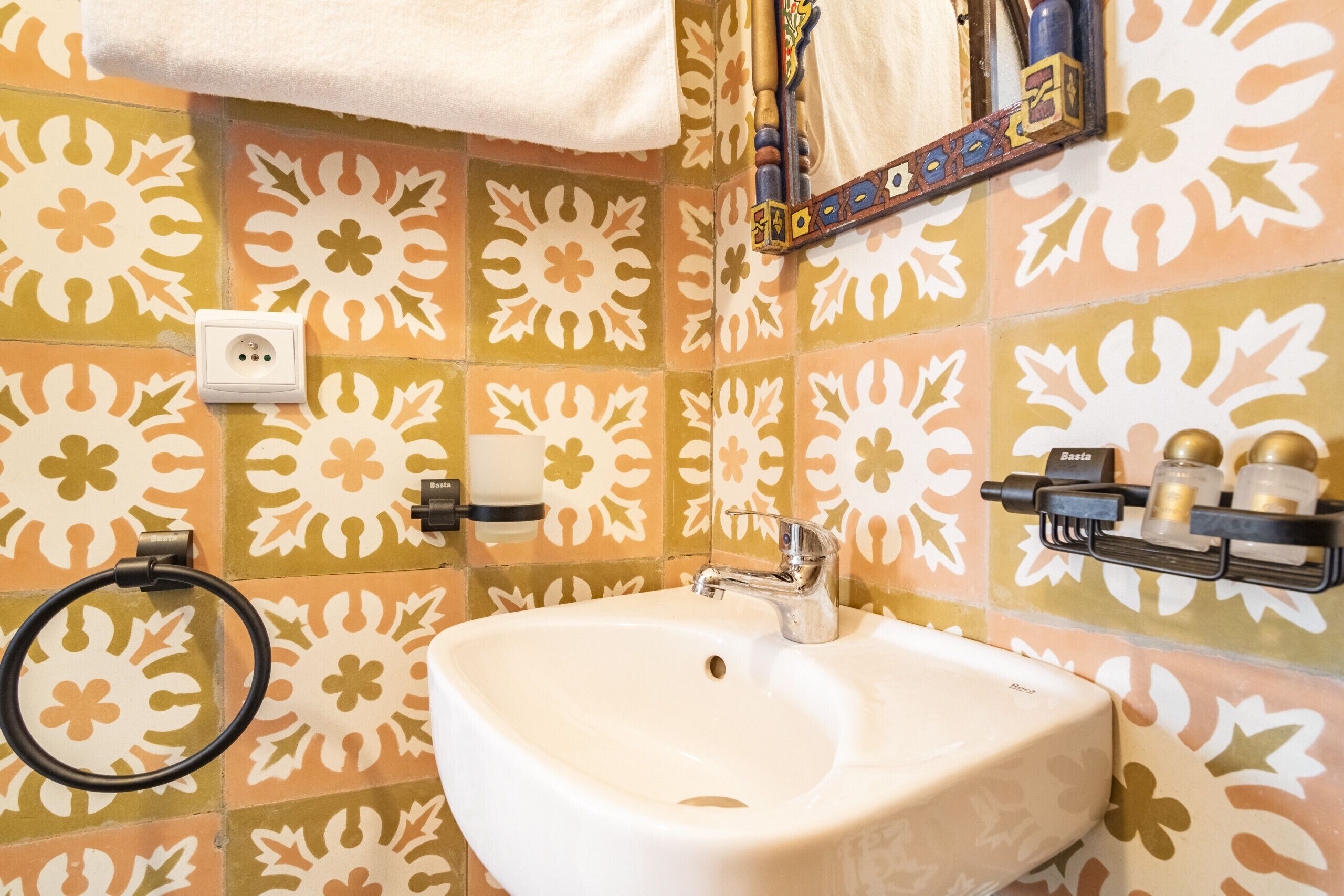   淋浴设施、吹风机、毛巾、洗发水