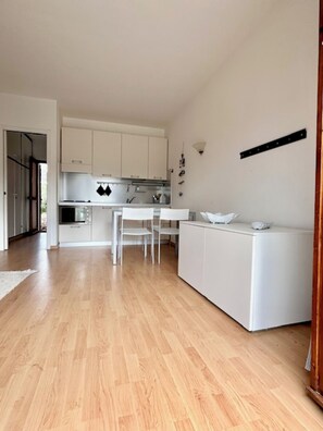 开间, 1 间卧室, 花园景观 | 餐厅