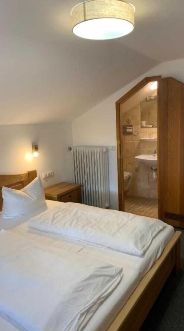 Basic-Zweibettzimmer | Schreibtisch, kostenloses WLAN