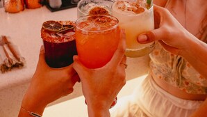 A person holding a cocktail glass with a garnish, another with a drink, and a third with a drink and a straw. - Casa Amate 61 - Mérida Centro (Mérida)
