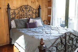 4 bedrooms, iron/ironing board, travel cot, WiFi