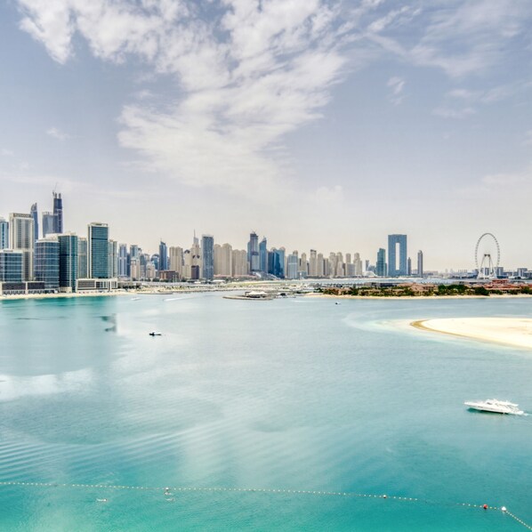 House | 2 bedrooms - Spacious 3BR w Beach Access at the Palm (Dubai)
