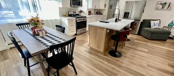 4Bears- Quiet, central to fishing & activities.