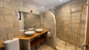 Shower, jetted bath, hair dryer