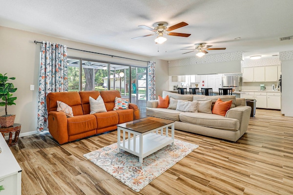 Valrico Vacation Rental | 4BR | 2BA | 1,800 Sq Ft | Stairs Required