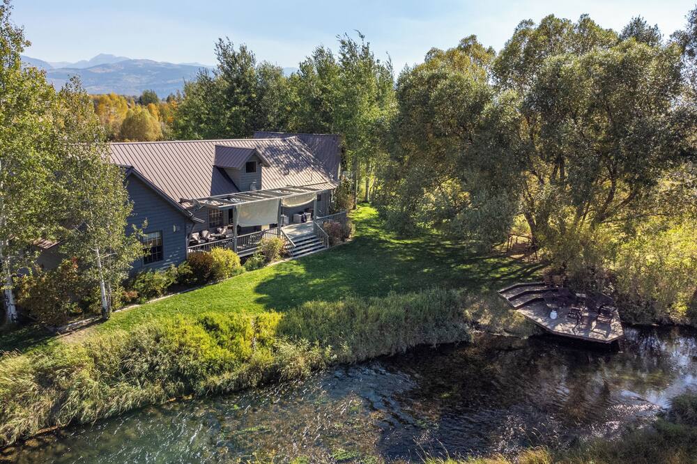 Rare Teton Ranch: 400 protected acres, private creek, fishing, kayaking, birding