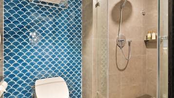 Chambre avec lits jumeaux | Salle de bain