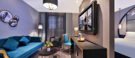 Studio Suite, City View | Desk, WiFi (free)