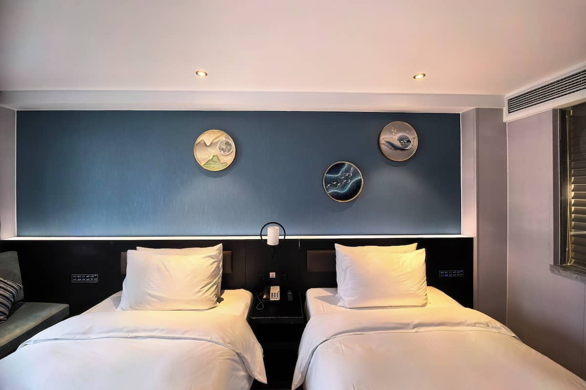 ห้องทวิน | เครื่องนอนระดับพรีเมียม, ผ้านวมขนเป็ด, มินิบาร์ฟรี, โต๊ะทำงาน
