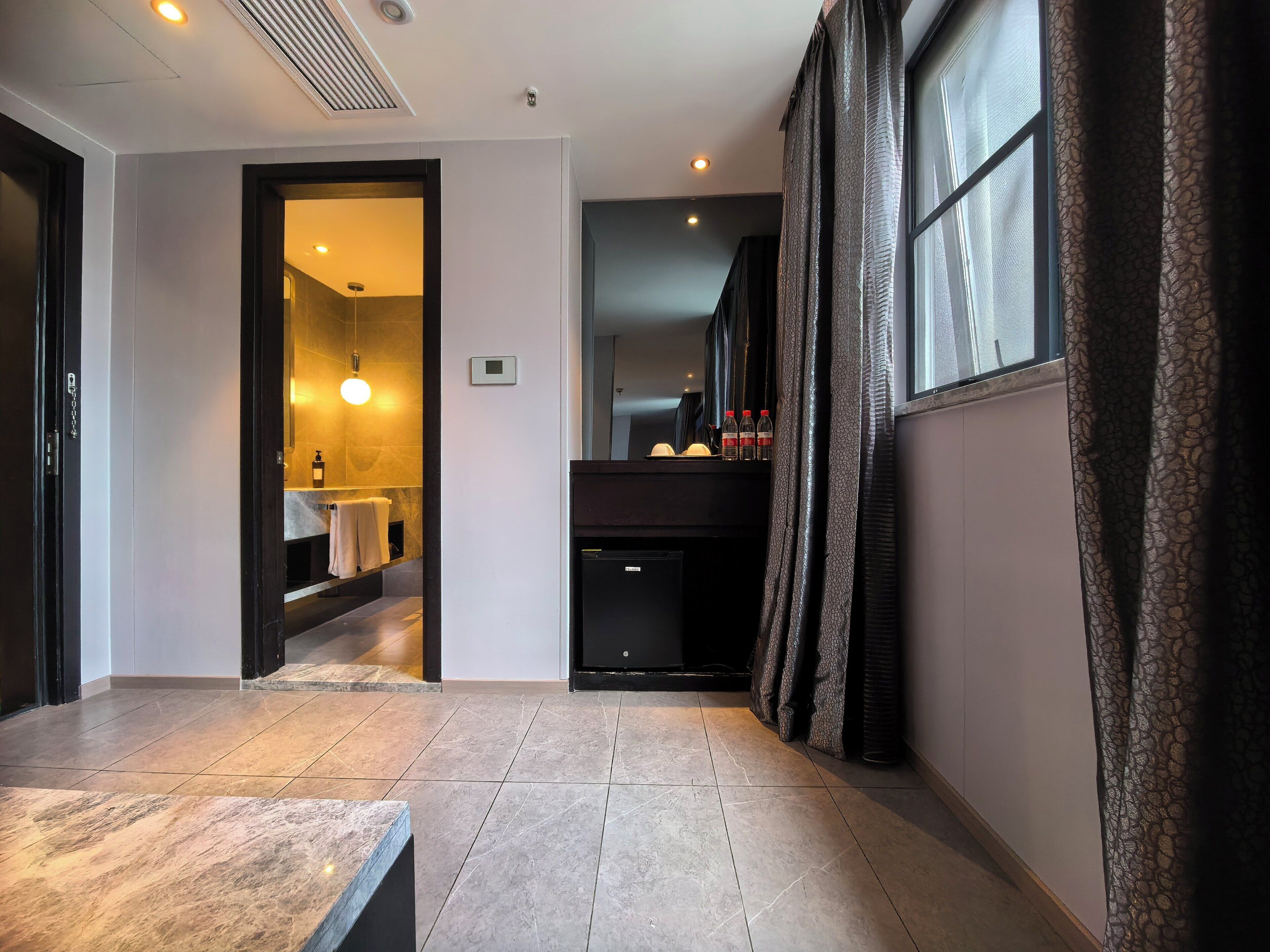 Triple Room | Bathroom | Shower, rainfall showerhead, free toiletries, hair dryer