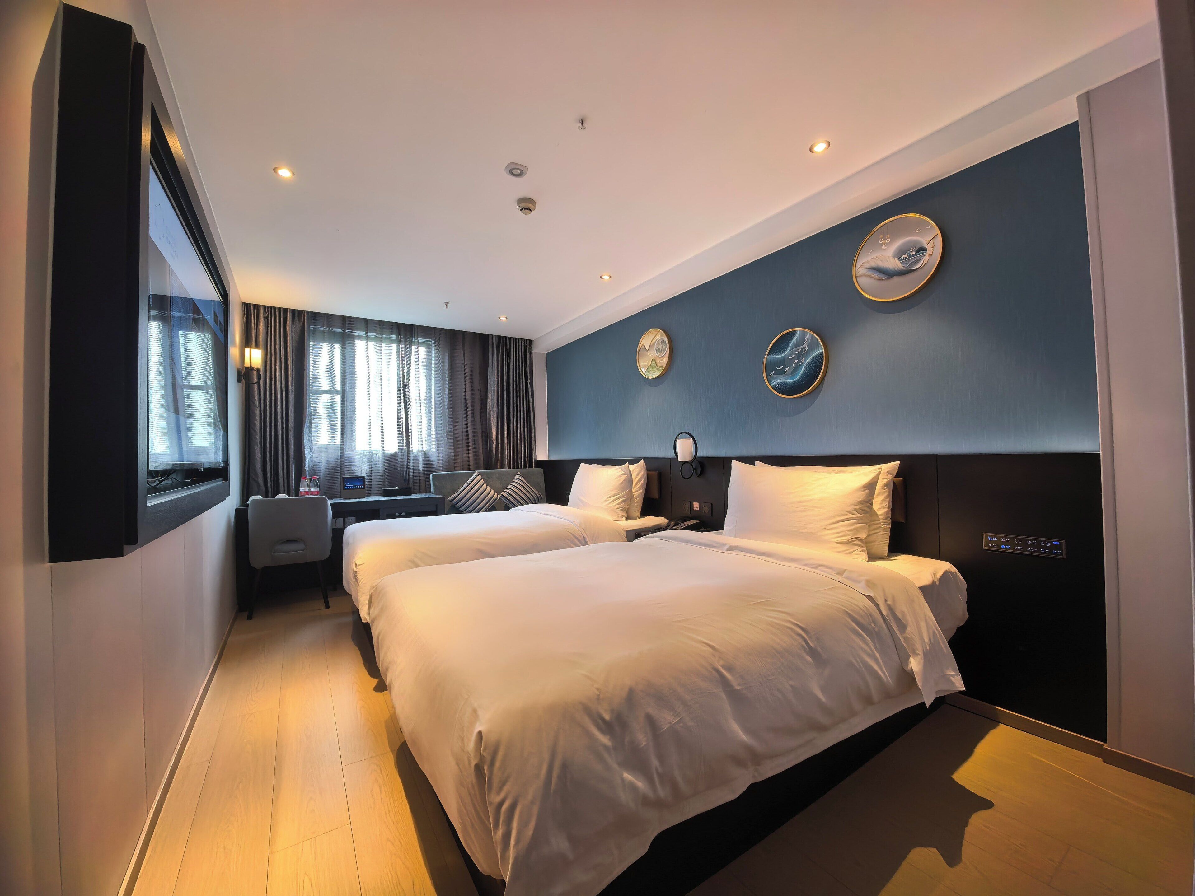 ห้องทวิน | เครื่องนอนระดับพรีเมียม, ผ้านวมขนเป็ด, มินิบาร์ฟรี, โต๊ะทำงาน
