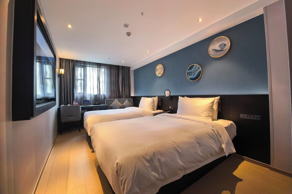 ห้องทวิน | เครื่องนอนระดับพรีเมียม, ผ้านวมขนเป็ด, มินิบาร์ฟรี, โต๊ะทำงาน