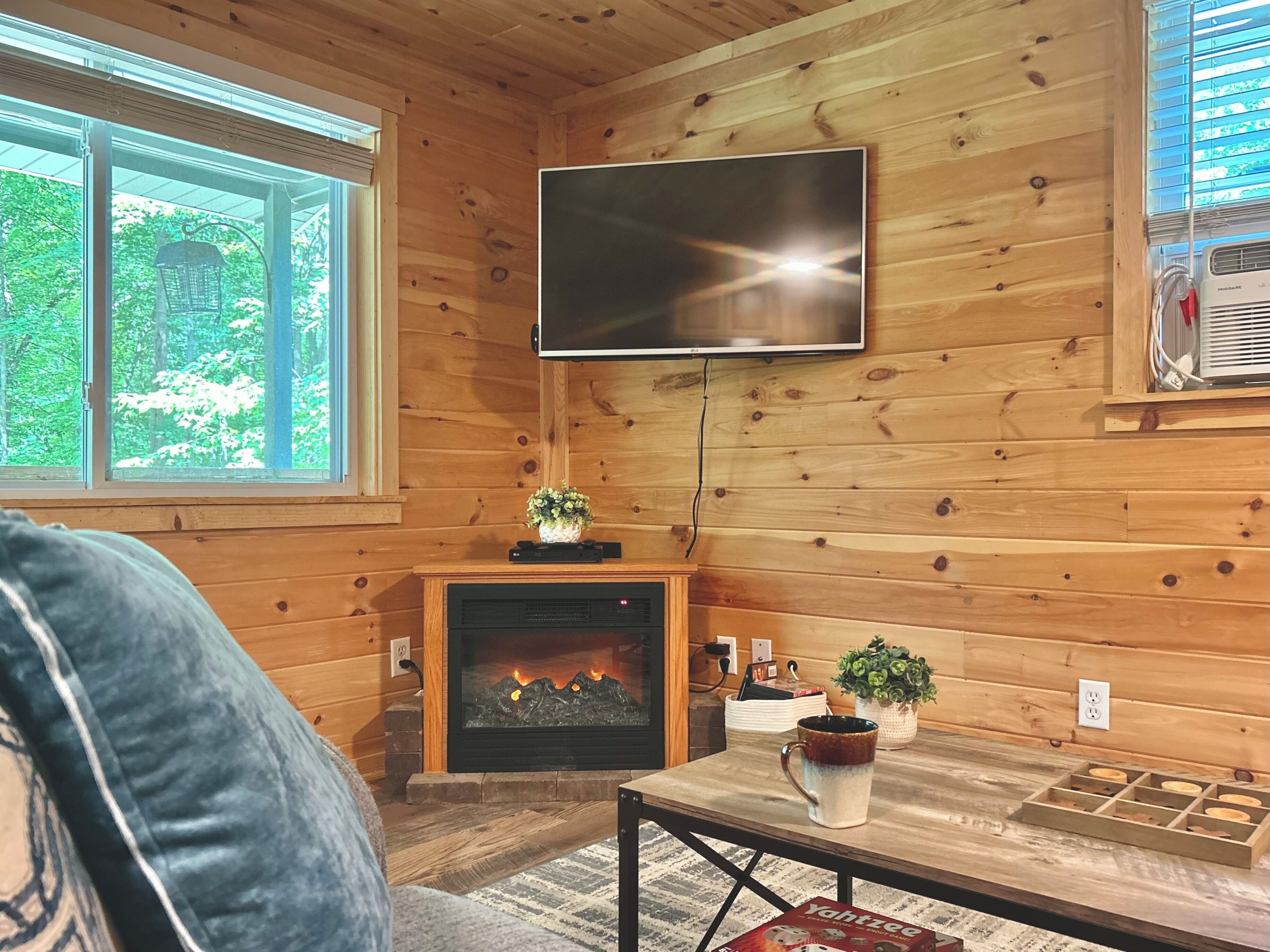 Secluded cabin 9 miles from Salt Fork Lake. Huge covered porch & large fire pit!
