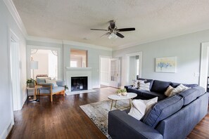 Smart TV - Oakwood Retreat PLUS Carriage House- Sleeps 12 (Rome)