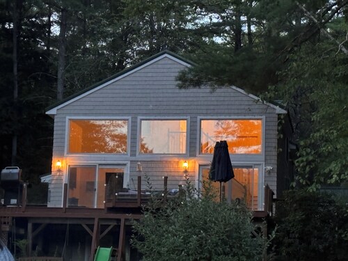 Lake Winnipesaukee area private hot tub