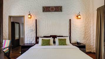 7 habitaciones, tabla de planchar con plancha, wifi y ropa de cama