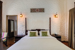 7 bedrooms, iron/ironing board, WiFi, bed sheets