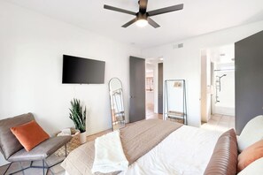 2 habitaciones, tabla de planchar con plancha, cuna de viaje y wifi 