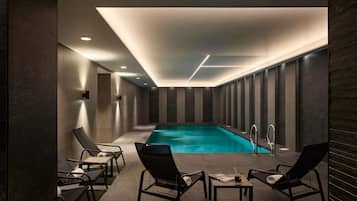Una piscina techada