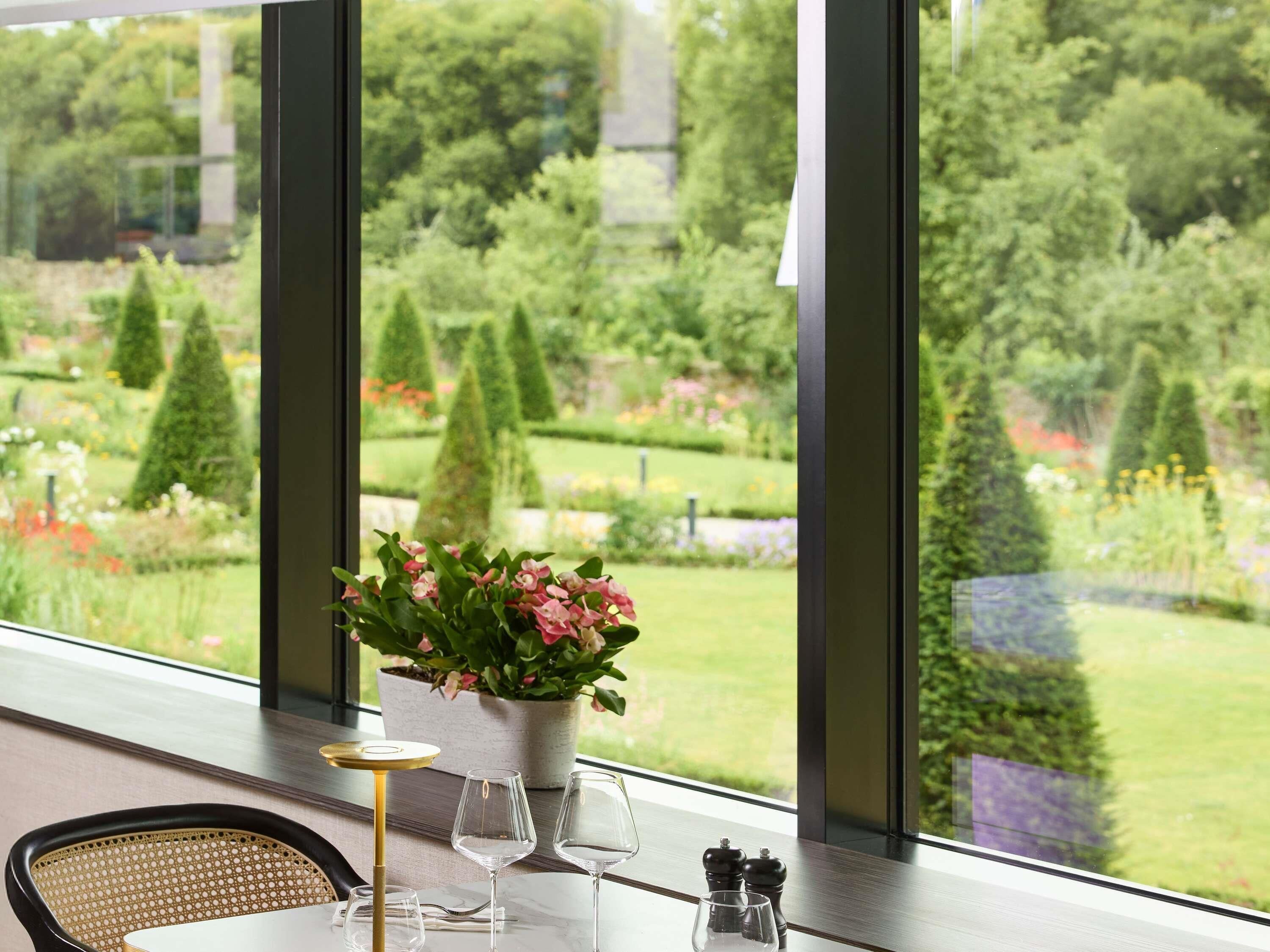 Tägliches Frühstücksbuffet (23 EUR pro Person)