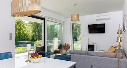 Luxury Lakefront Hideaway – Nature at Your Doorstep
BLUE4 Apartment-Balatonfűzfő