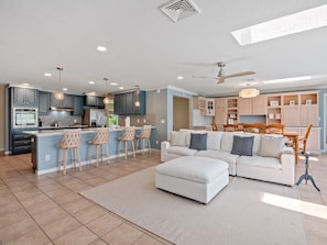 Smart TV, foosball - Waterloo: River Views! Spa! Heated Pool! 2+ Kings! Kayaks! Welcome to Paradise (Cape Coral)