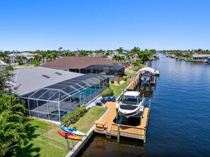 Marina - Waterloo: River Views! Spa! Heated Pool! 2+ Kings! Kayaks! Welcome to Paradise (Cape Coral)