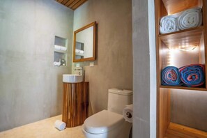 Shower, hair dryer, shampoo - Serenity Bungalows Beach & Jungle Escape + AC (Puerto Viejo de Talamanca)