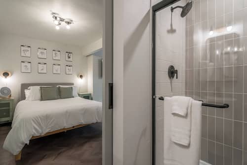Habitación Deluxe | Tabla de planchar con plancha y wifi gratis