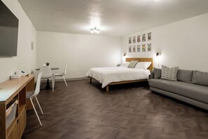 Deluxe Room | Iron/ironing board, free WiFi - The Local Motel & Shops (Eugene)