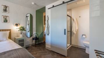 Classic Room | Bathroom