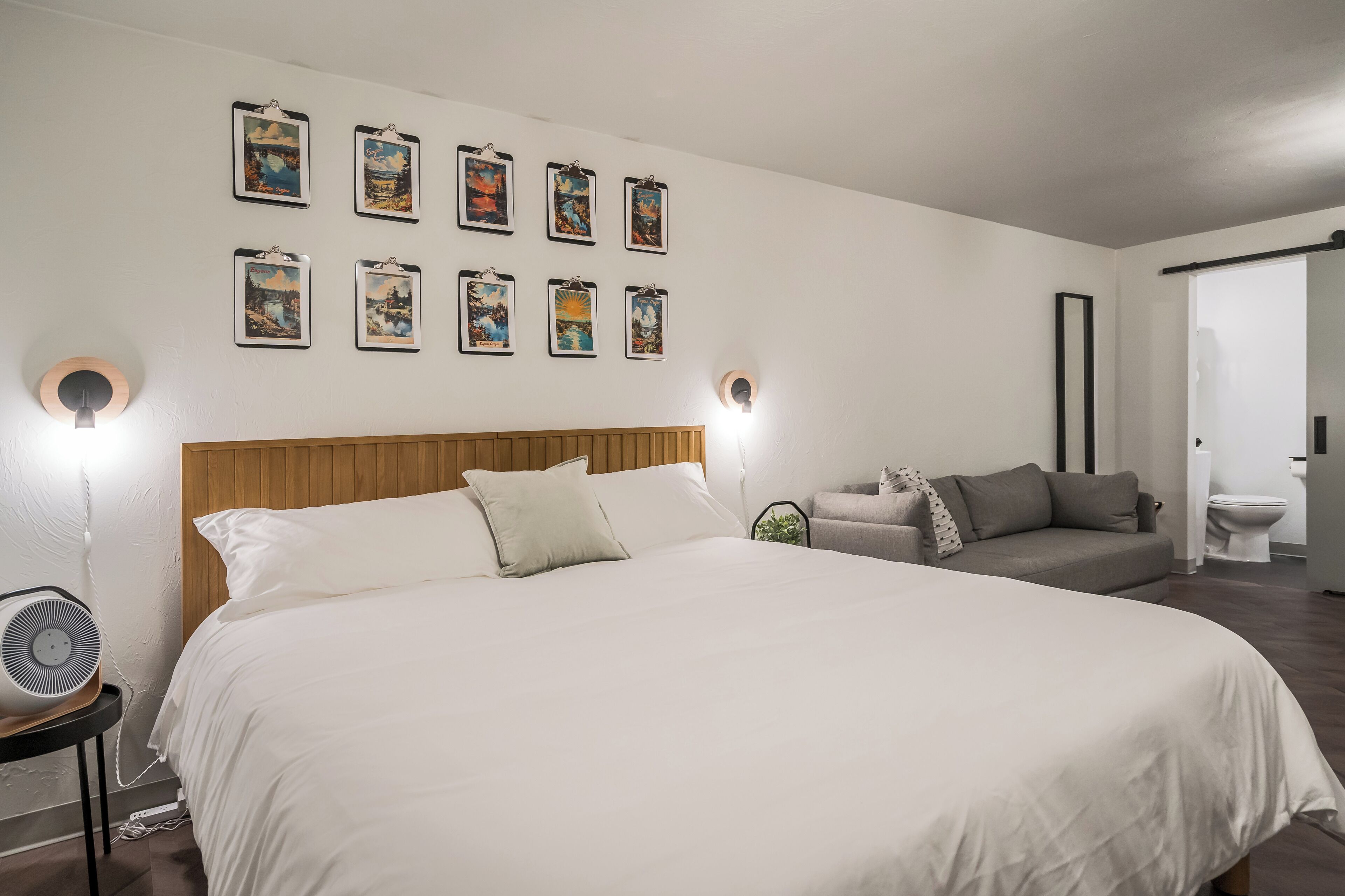 Deluxe Room | Iron/ironing board, free WiFi