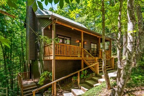 Exterior - Clean & Quiet w/ Private HotTub Near Cades Cove (Townsend)