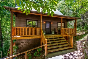 Exterior - Clean & Quiet w/ Private HotTub Near Cades Cove (Townsend)