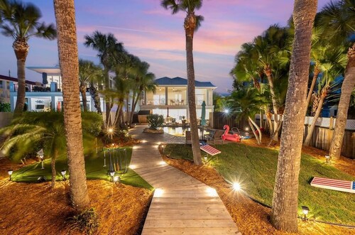 Coconuts Cove Retreat By the Sea