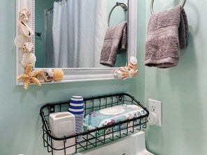 Serviettes fournies, savon, papier toilette