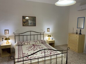 1 室のベッドルーム、防音設備、アイロン / アイロン台、旅行用ベビーベッド
