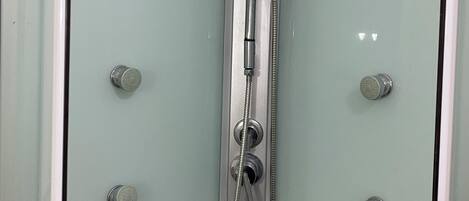 Shower, hair dryer, bidet, towels