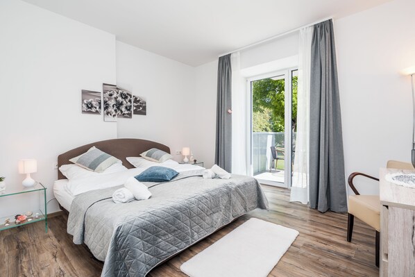 3 chambres, fer et planche à repasser, Wi-Fi, draps fournis