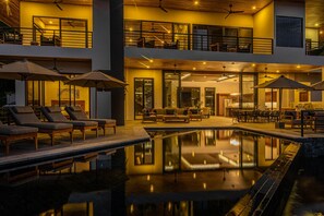 Piscine extérieure, piscine chauffée