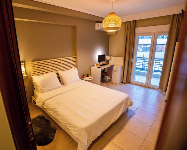 1 bedroom, desk, iron/ironing board, WiFi