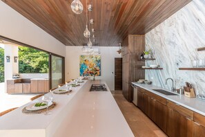 Fridge, microwave, oven, dishwasher - ReSol: Luxury Oceanview Villa in Costa Rica (Uvita)