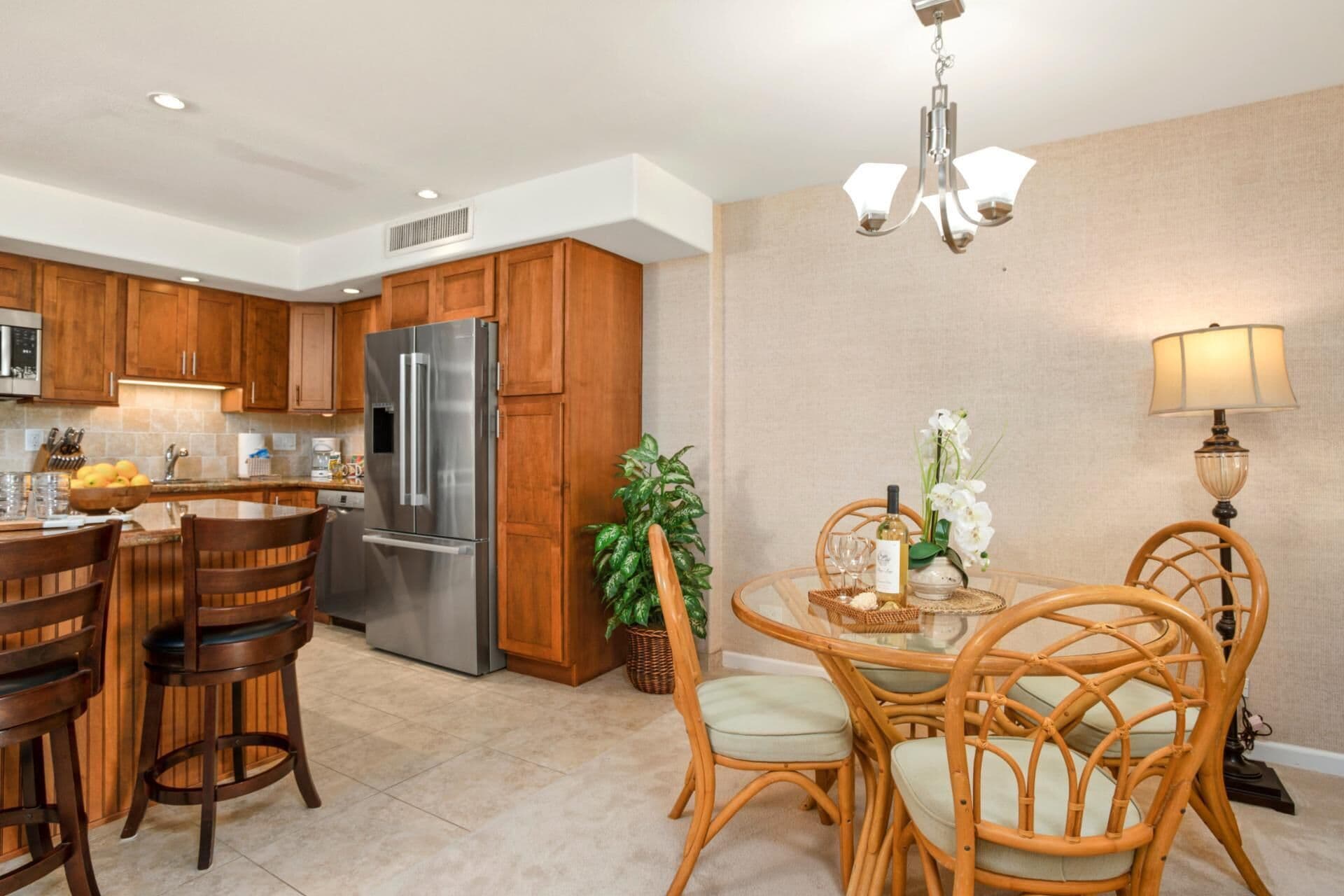 Condo (1 Bedroom) | Dining