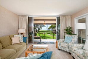 คอนโด (1 Bedroom) | ด้านหน้าที่พัก