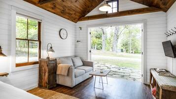 TV, fireplace, stereo