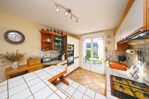 Kühlschrank, Mikrowelle, Ofen, Geschirrspüler