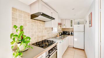 Réfrigérateur, micro-ondes, four, lave-vaisselle