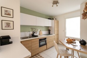 Fridge, microwave, oven, dishwasher - La Petite Enogatine - A moins d'un km de la plage (Dinard)